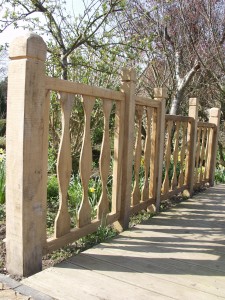 Oak and chestnut panels with oak posts